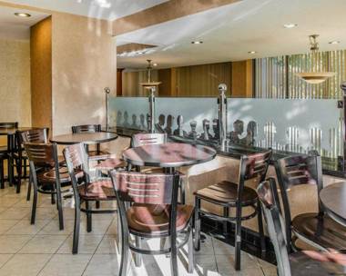 Red Lion Inn & Suites Long Island City