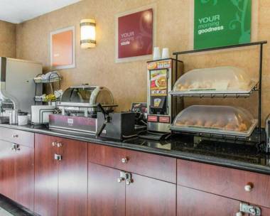 Red Lion Inn & Suites Long Island City