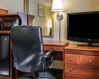 Red Lion Inn & Suites Long Island City