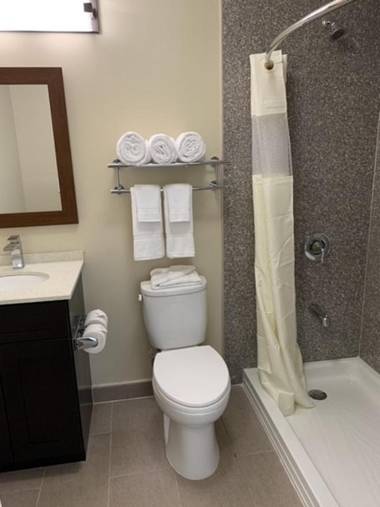 Astoria Delancy Inn & Suites