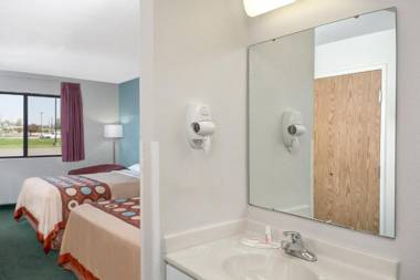 Super 8 by Wyndham Gas City Marion Area