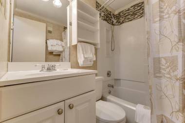 Stroll to Slopes Village Area Ski in-out MtLodge 237