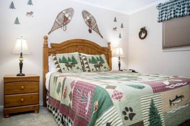 Stroll to Slopes Village Area Ski in-out MtLodge 322