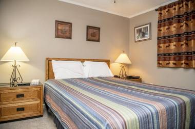 Stroll to Slopes Village Area Ski in-out MtLodge 236