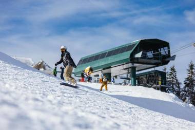 Allegheny Spring 326 ski in out Pool HotTub