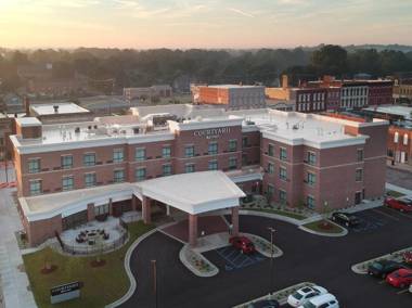 Courtyard by Marriott Albion