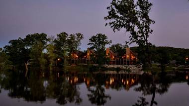 Luxury Lakefront Chalet Resort 2 Pools FREE Amenities Dock Kayaks Waterslide
