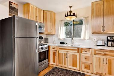 Montana Cabin - 1938 by Big Bear Vacations