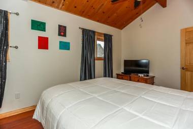 Shasta Mountain Cabin - 1916 by Big Bear Vacations