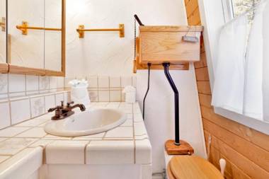 Wolf Cub Cabin - 1946 by Big Bear Vacations