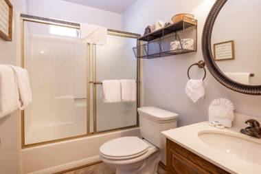 Chipmunk Treehouse #1983