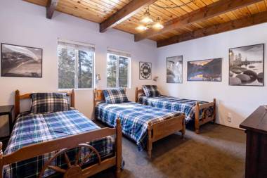 Chipmunk Treehouse #1983