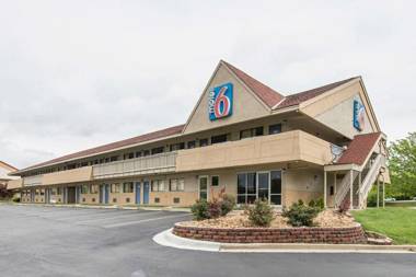 Motel 6-Overland Park KS