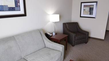 Cobblestone Inn & Suites - Marquette