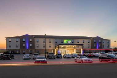 Holiday Inn Express & Suites N Waco Area - West an IHG Hotel