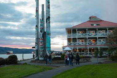 McMenamins Kalama Harbor Lodge