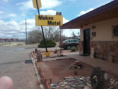 Mokee Motel