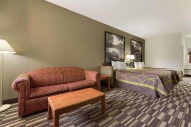 Super 8 by Wyndham Chatsworth/Dalton