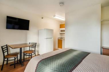 HomeTowne Studios by Red Roof Denver - Glendale/ Cherry Creek