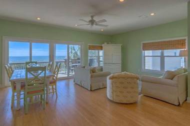 Beachcomber by Pristine Properties