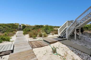 A Tropical Breeze by Pristine Properties