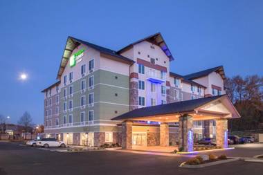 Holiday Inn Express & Suites - Seattle South - Tukwila an IHG Hotel