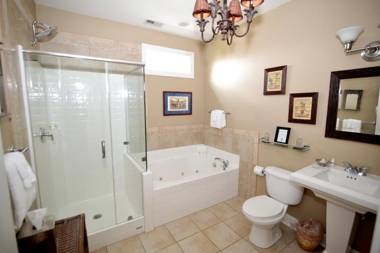 Water's Edge Inn - Adults Only