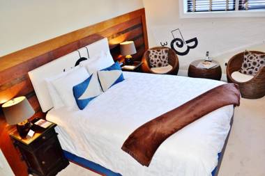 Water's Edge Inn - Adults Only