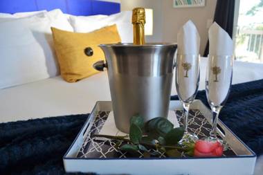 Regatta Inn - Adults Only