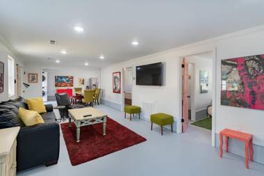 NEW LISTING Completely Renovated Laid Back Casual Beach Bungalow