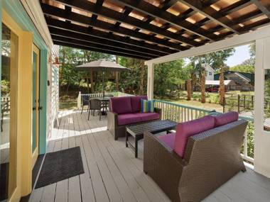 Folly Vacation 305 E Erie: Fantastic Location Recently Renovated!