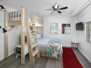 Folly Vacation 305 E Erie: Fantastic Location Recently Renovated!