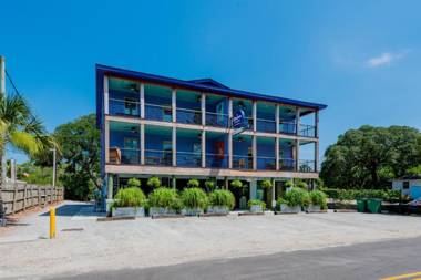 Great location super cute & spacious Folly Vacation Apt B