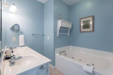 103 WATERS EDGE ~ 3Bed/3Bath Townhouse~ Pool~Fishing Dock