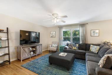 1010 E Ashley - Two Kitchens - Steps to Beach