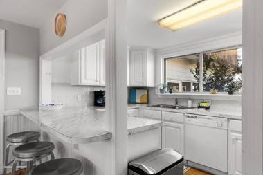 1684 E Ashley - Sol Searcher - 2 Bedrooms