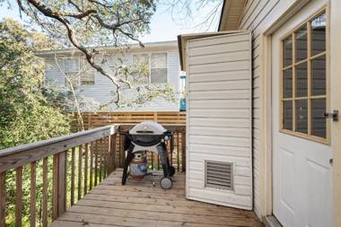 220 W Ashley - Corner Cottage - Central Location