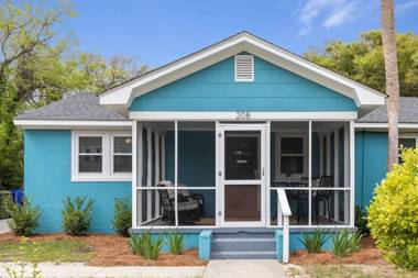 208 W Ashley - Central Location - 2 Mins to the Beach