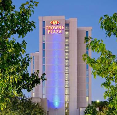 Crowne Plaza Chicago O'Hare Hotel & Conference Center an IHG Hotel
