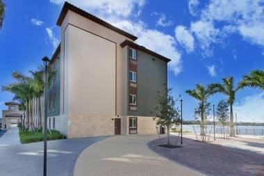 WoodSpring Suites Miramar