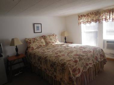 The Evening Shade River Lodge and Cabins