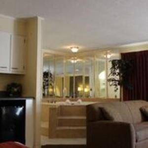 Lake View Inn & Suites