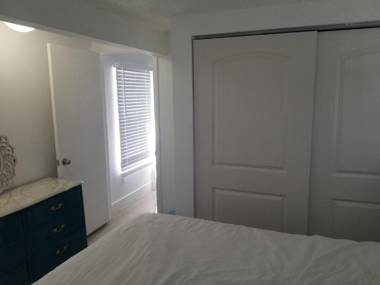 Entire Apartment 2University Lakes