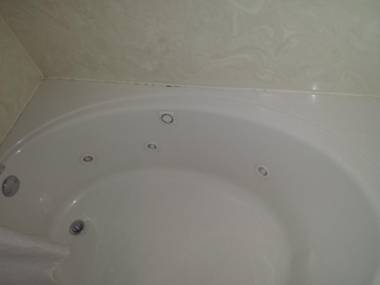 First Western Inn - Fairmont City