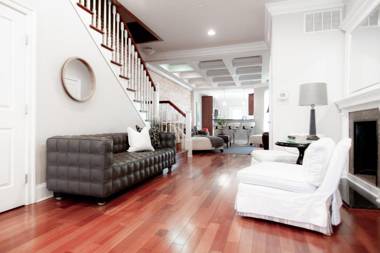 Classy Victorian Brownstone Subway Shopping