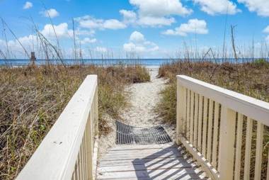 Stunning 8 BR New Updates Walk to Beach Bars Main Street