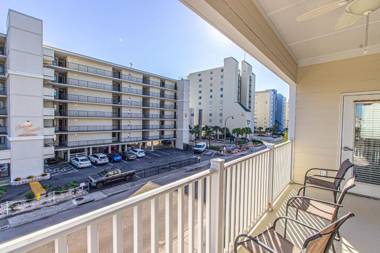 Ocean Breeze Luxury Villas 2D Across The Street From The Ocean Sleeps 20 guests