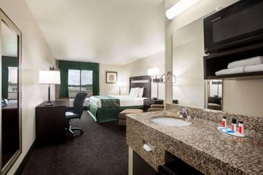 Travelodge by Wyndham Livonia