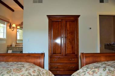 Vineyard Country Inn