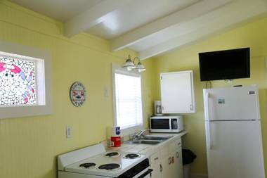 Blue Dolphin Inn and Cottages